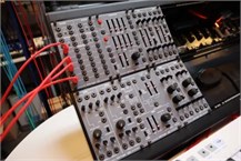 Звук по частям: искусство Eurorack модулей