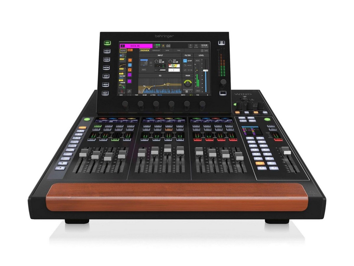 Микшер Behringer WING COMPACT с большим наклонным экраном